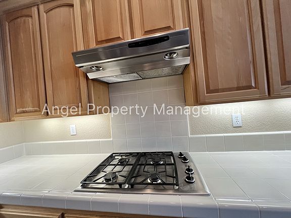 5th image of 10113 Annie St