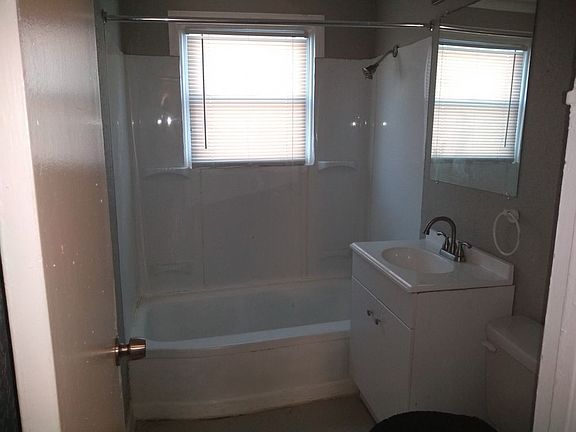 3rd image of 5407 Swope Pkwy