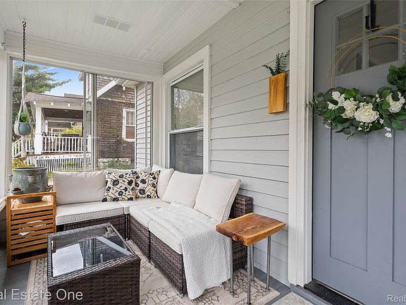 3rd image of 415 Taylor Ave