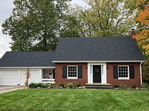 111 S Park Ave, Le Roy, IL 61752