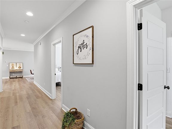 4th image of 2505 Saddleback Ct