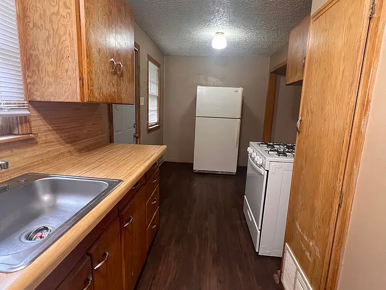 1031 S Emporia Ave — Photo 5