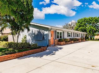 1045 Granada Blvd, Naples, FL 34103