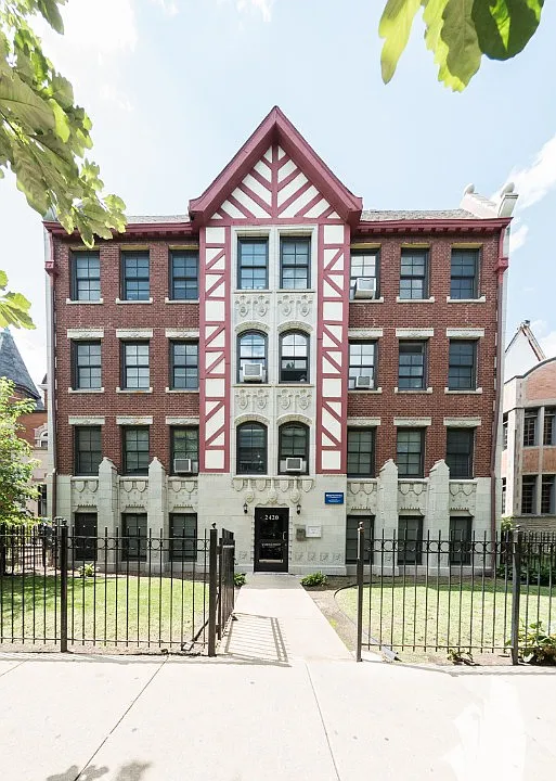 2422 N Kedzie Blvd