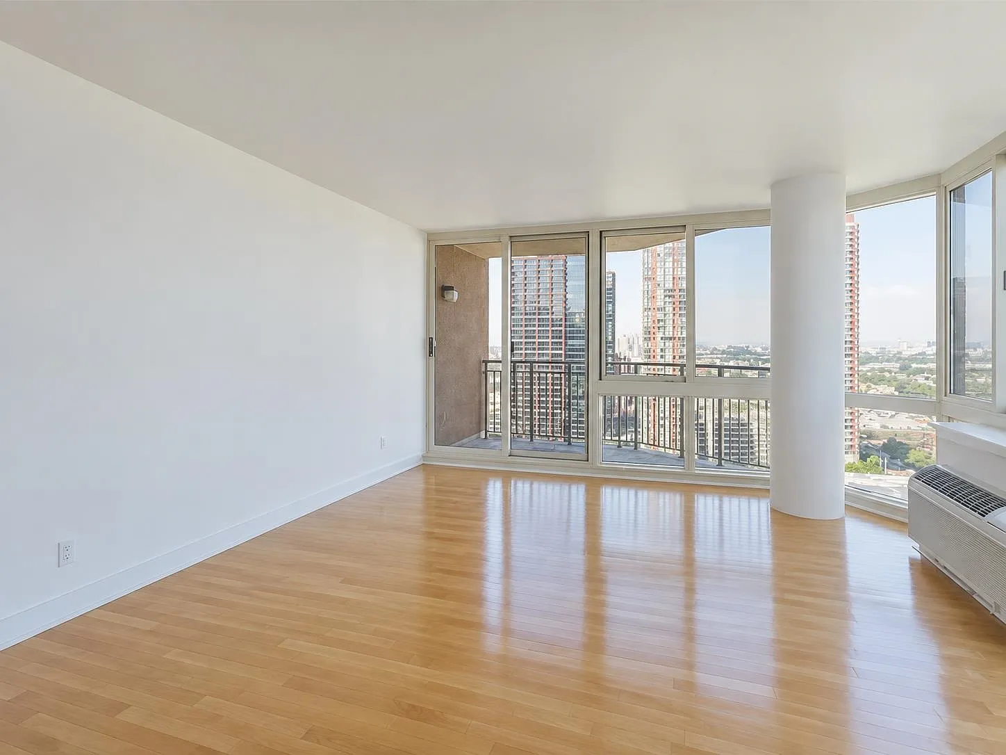 2 bed, 2.0 bath, 1173 sqft, $5,600 — Photo 2