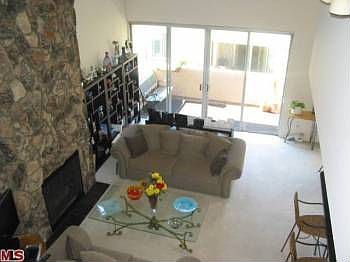 5th image of 725 S Barrington Ave APT 303
