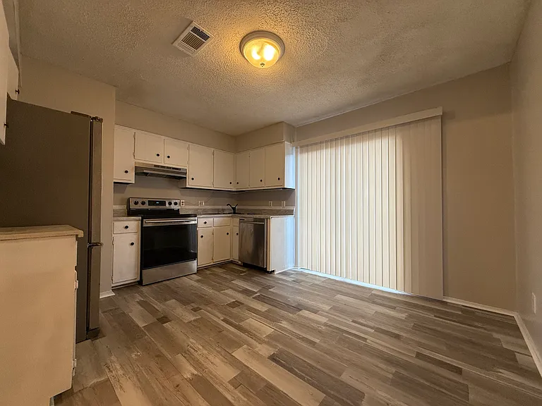 3850 Creighton Rd #7 — Photo 5