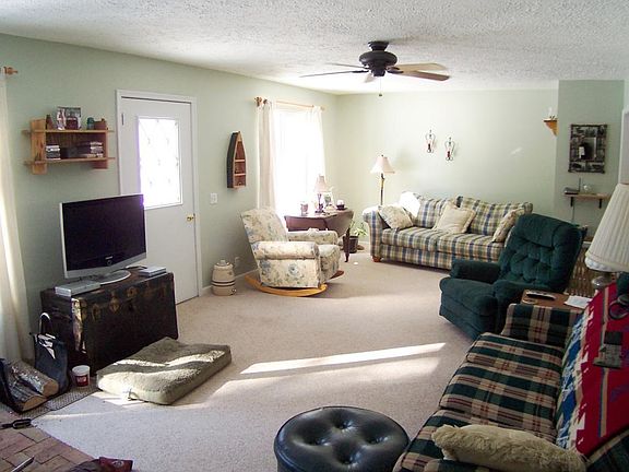 5th image of 2285 Mary Ann Dr