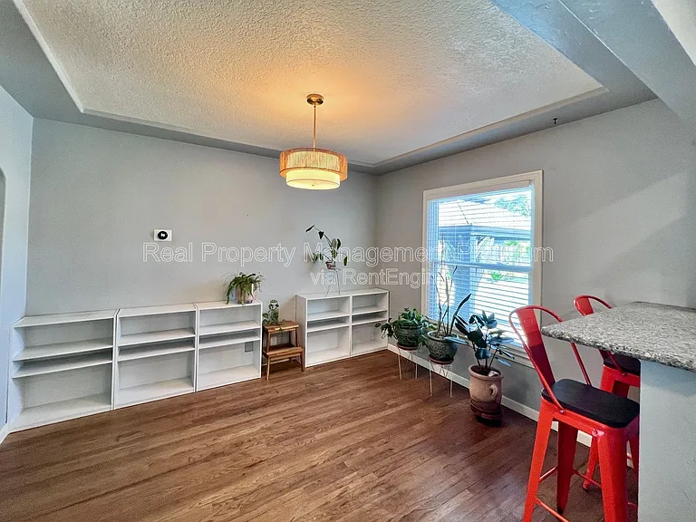 2727 E Michigan Ave — Photo 10