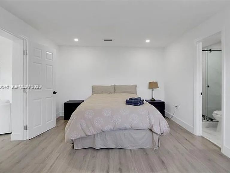 18361 NE 20th Pl #18361 — Photo 24
