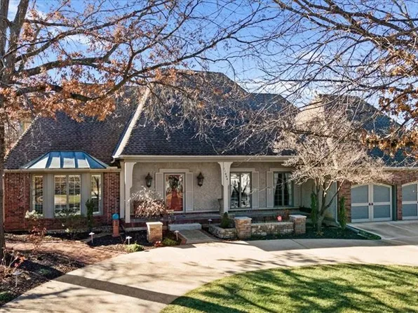 11004 Buena Vista St, Leawood, KS 66211