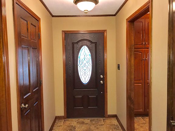3rd image of 102 Lakeshore Park Dr