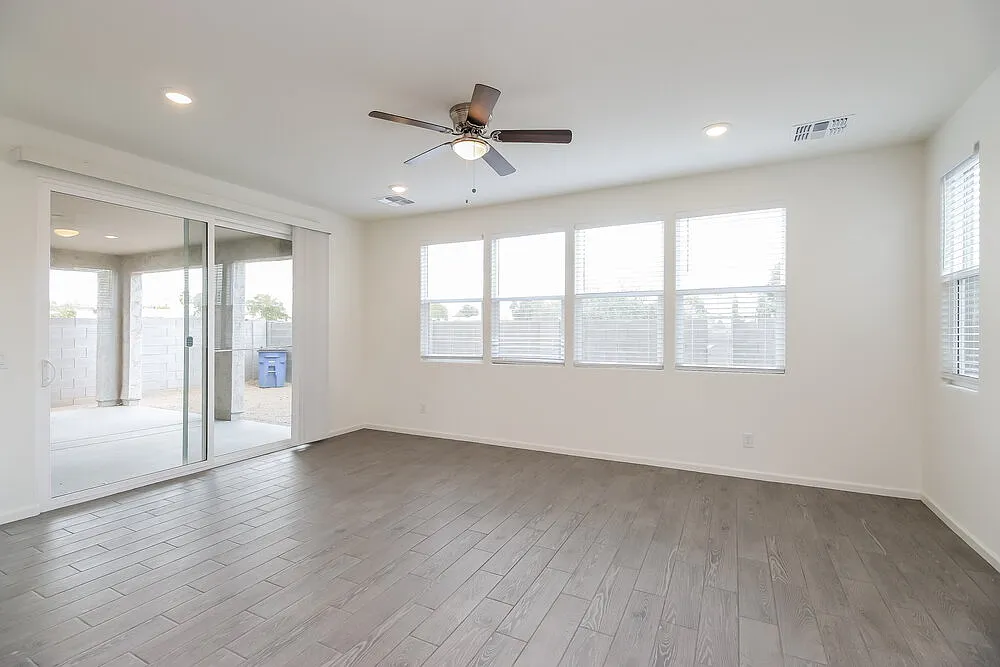 3 bed, 3.0 bath, 1808 sqft, $2,235 — Photo 4