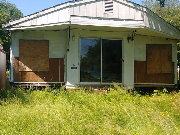 2nd image of 107 S Quaker Ln