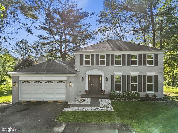 3rd image of 923 Riva Ridge Dr