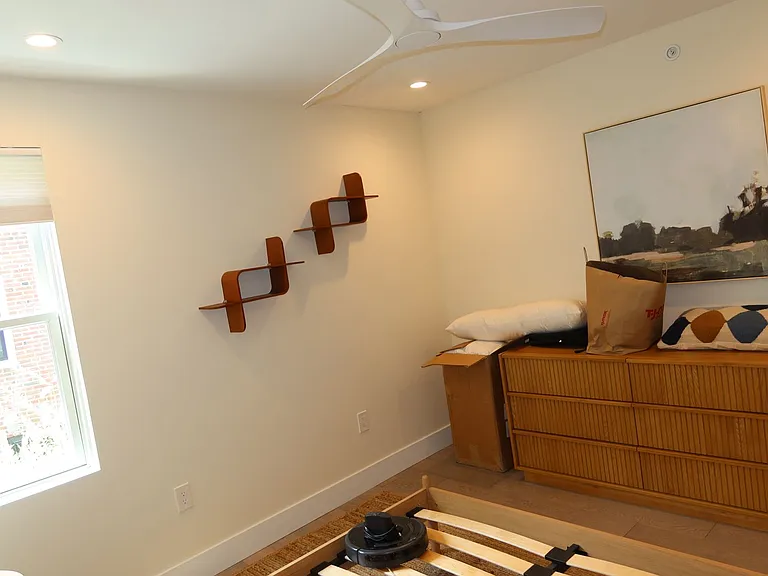 166 W Laurel St — Photo 17