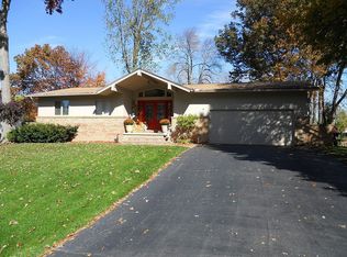 2883 Walmsley Circle Dr, Lake Orion, MI
