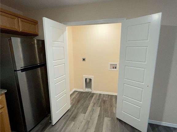 5th image of 1956 Lively Ln