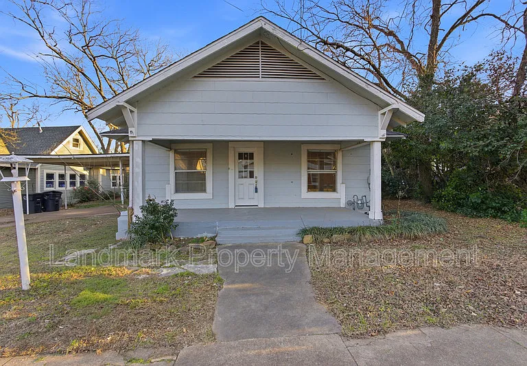 405 College St — Photo 1