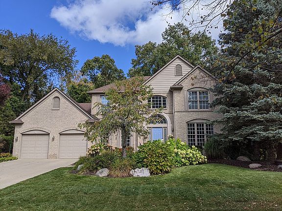 2nd image of 45542 White Pines Dr