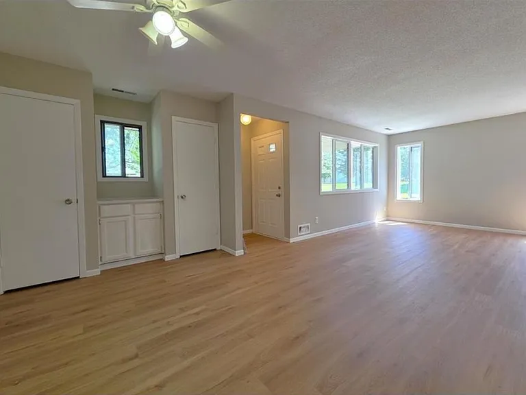 4710 Lenore Ln — Photo 3