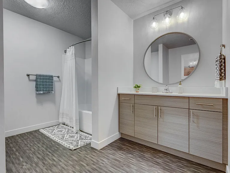 Novi at Jordan Valley Station Apartments — Photo 10