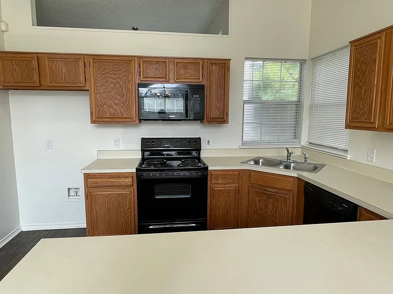 202 Chamblin Dr — Photo 7