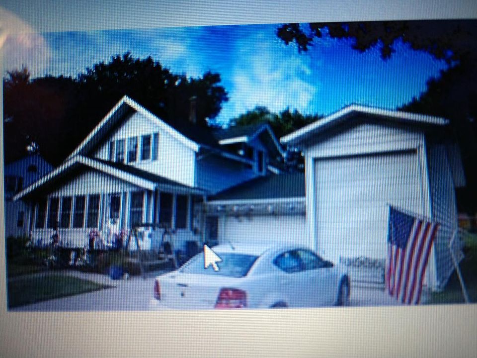 1st image of 212 S Hanson Blvd