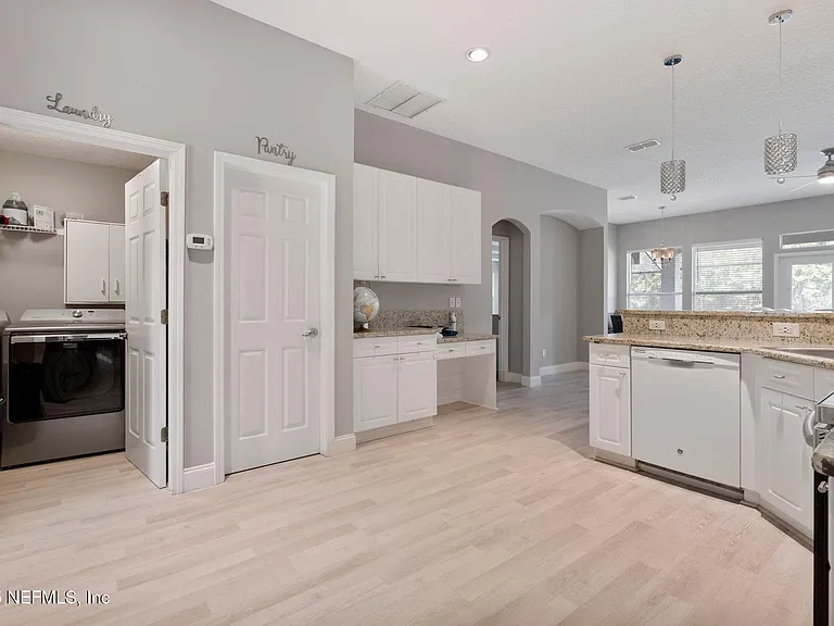 1816 Creekwood Ln — Photo 7