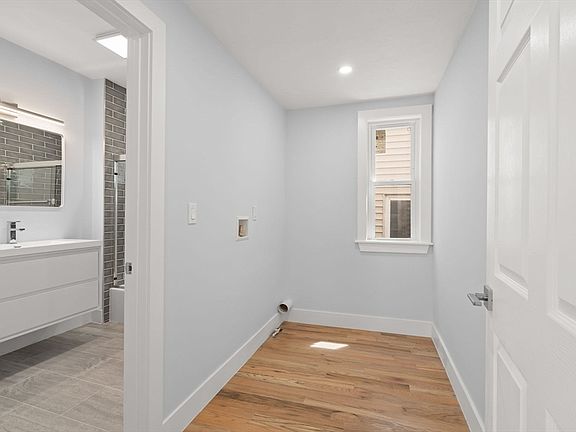 4th image of 29 Rosemary St Floor 2