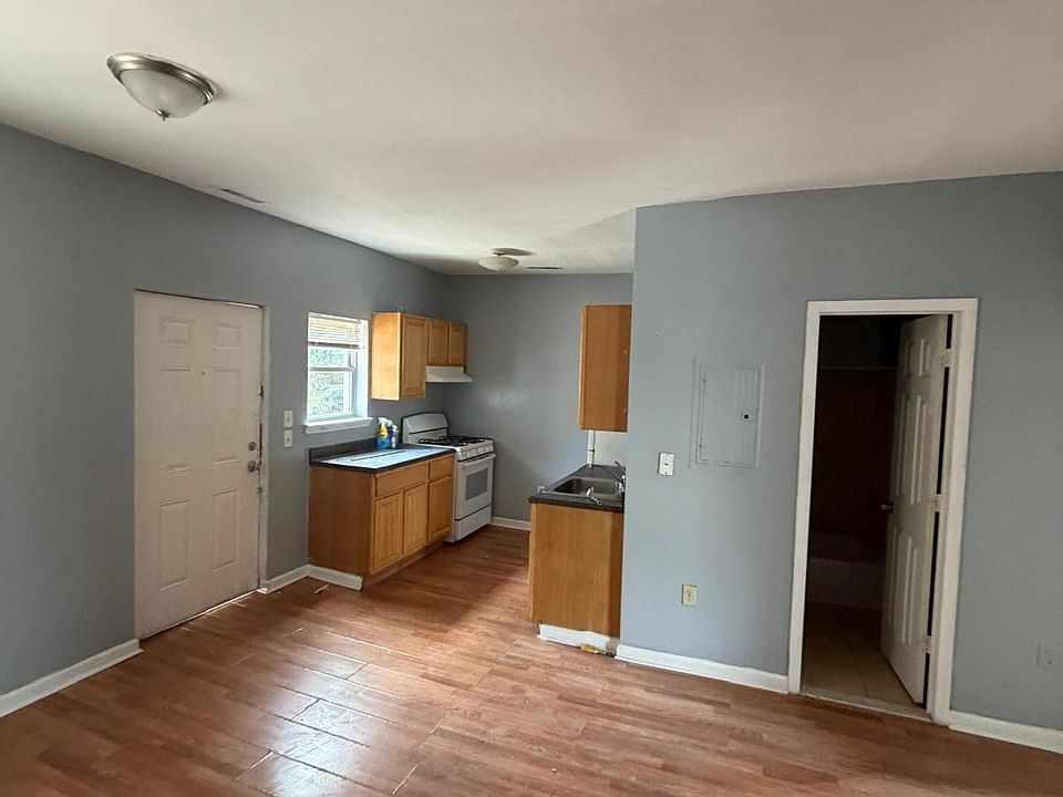 1st image of 151 7th St #4