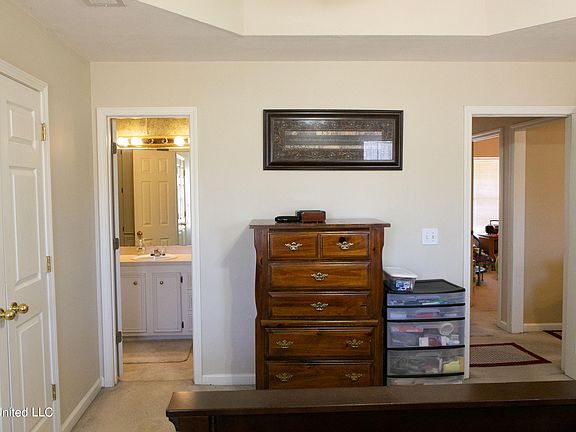5th image of 645 Southern Oaks Dr