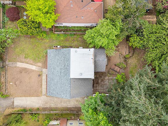 3rd image of 10059 NE Beech St