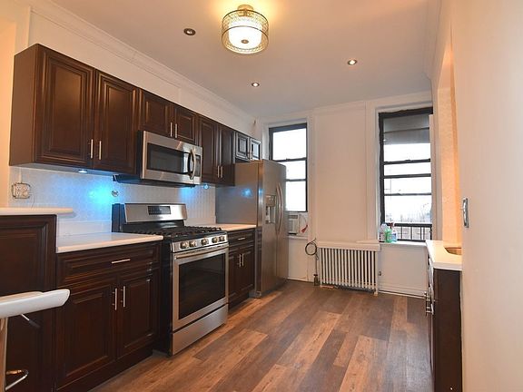 2nd image of 818 Manhattan Ave #4E