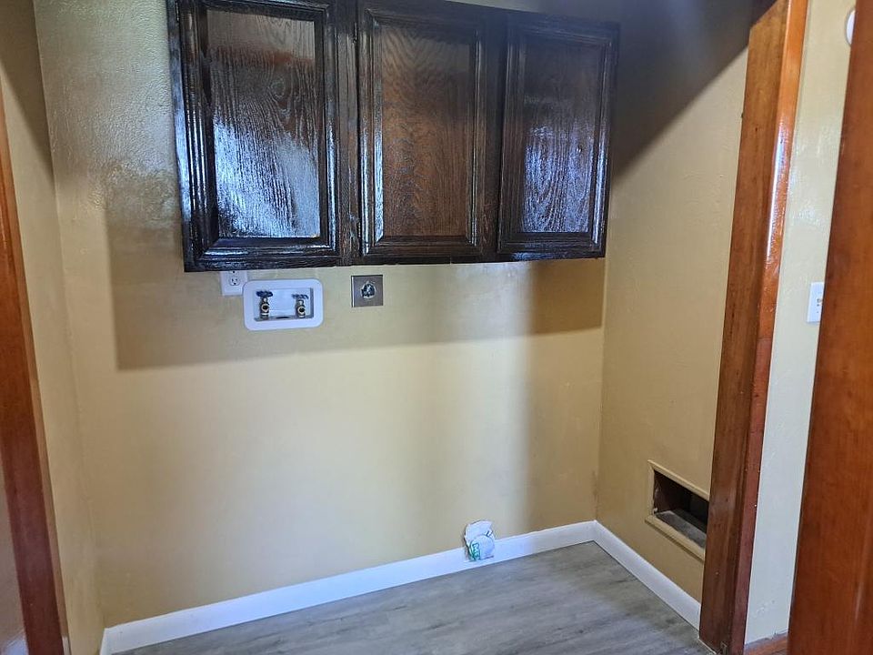 2nd image of 303 S Cedarview St
