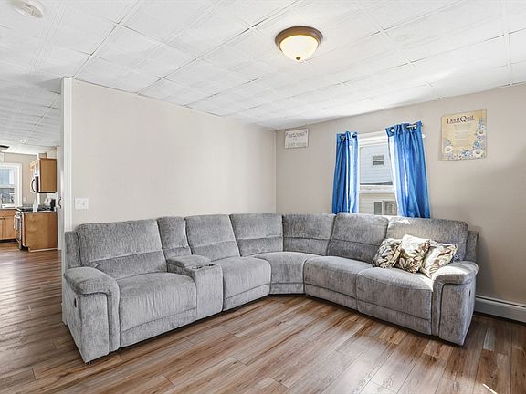 4th image of 477 Palmer St