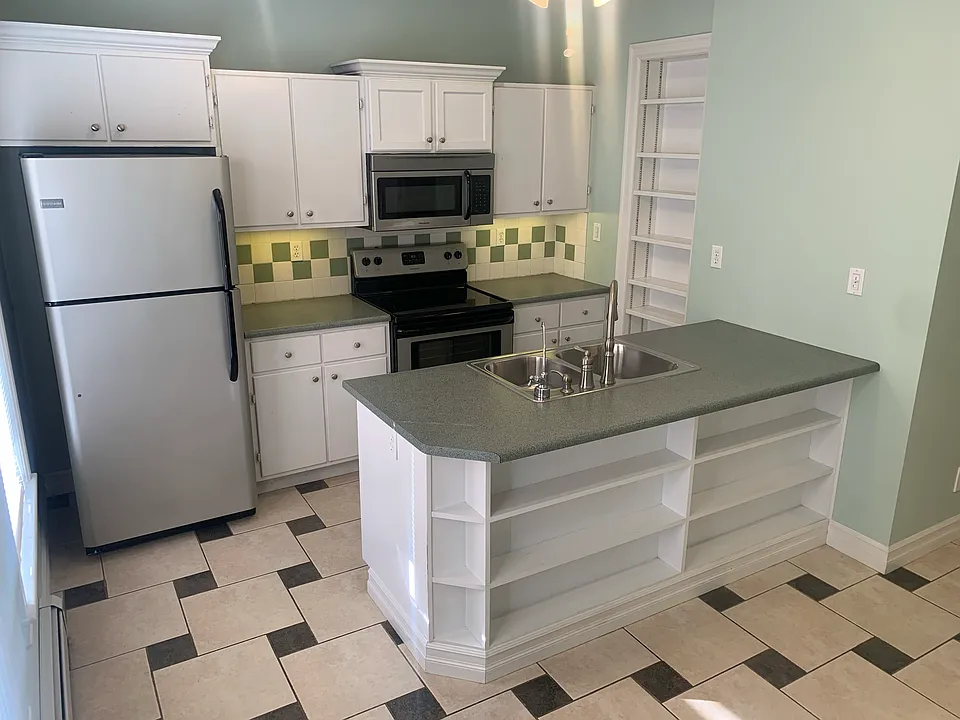 175 Main St #1