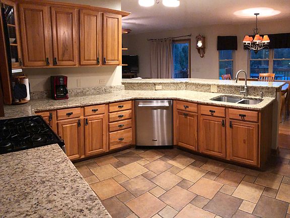 3rd image of 812 Robert Dr