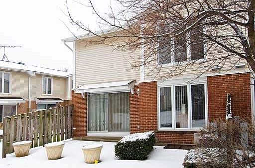 1st image of 423 Wren Ln Unit 423
