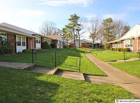 2nd image of 1213B Shetland Dr