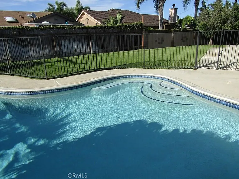 8901 Shore Cir — Photo 27