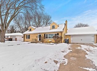962 Grove St, Neenah, WI 54956
