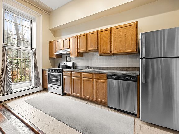 5th image of 172 Lafayette Ave APT 2