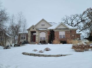 410 Maple Leaf Ln, Poplar Grove, IL 61065