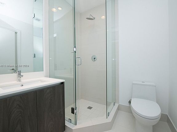 2nd image of 480 NE 31st St Unit 2406