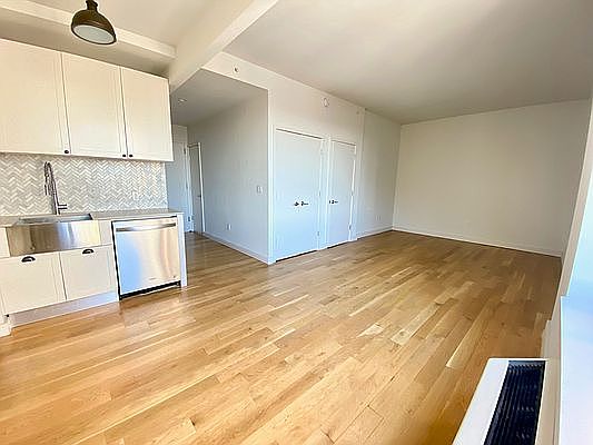 4th image of 409 Eastern Pkwy Penthouse 10