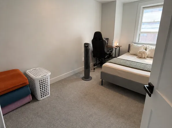 275 Bronson Ave #4, Ottawa, ON K1R 6H7