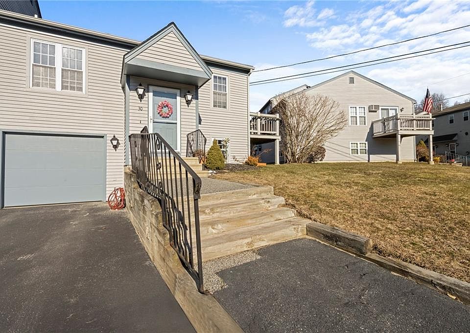 1st image of 565 Quaker Ln APT 30