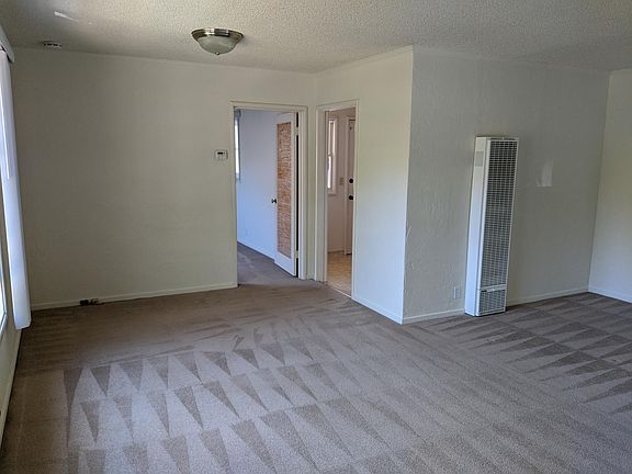4th image of 460 Everett Ave