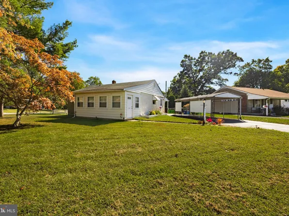 2105 N Bent Ln, Aston, PA 19014